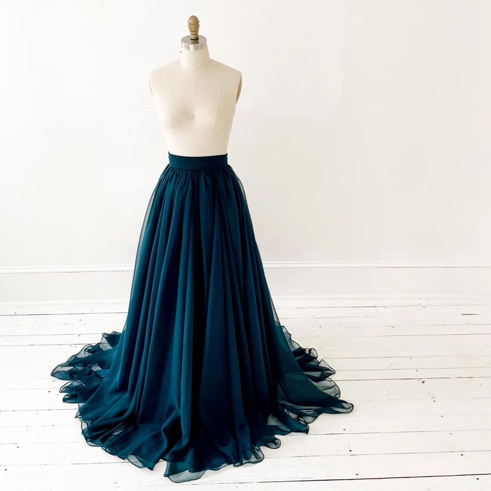 Sweet Caroline Styles Florence Skirt in Evergreen